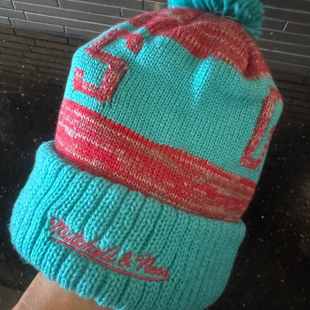 Men’s Vancouver Grizzlies Knit Beanie - Picture 2 of 3